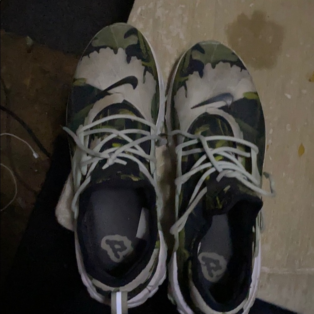Shoes - Picture 2 of 5